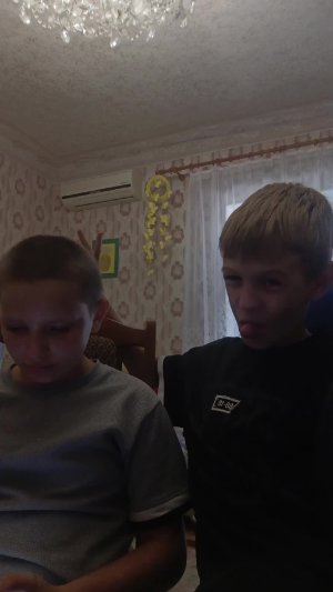 мы сидим и смотрим стримы