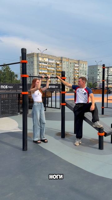 Девушка повторяет трюки!