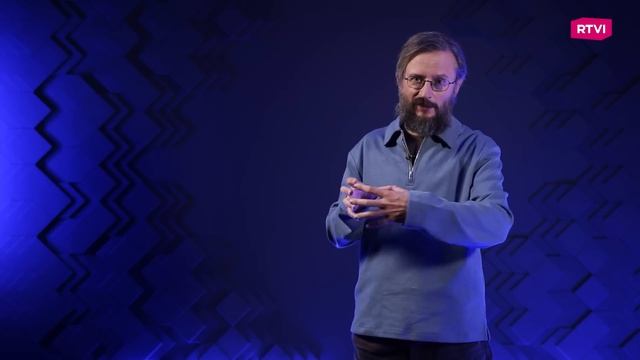 Винтаж, вещи из секонд-хенда, тяжелый люкс и одежда будущего: Дробышевский учится разбираться в моде