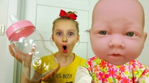 Полина устроила детский сад для малышей