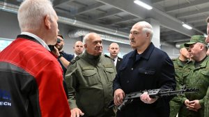 Лукашенко получил в подарок полностью белорусский автомат