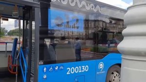 Автобус Нефаз-5299-40-52 следует по маршруту е12