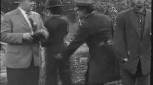 В парке / In the Park (1915) — Чаплин и потерянная сумочка