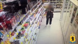 (Рыбинск-40) НАПАЛА НА СОТРУДНИЦУ МАГАЗИНА