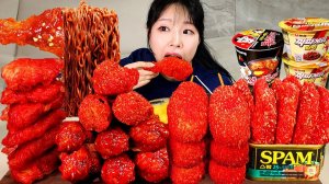 Мукбанг - курица и сырные закуски и хот-дог - много соуса