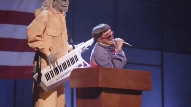 Oliver Tree Life Goes On (live)