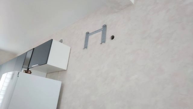 Привезли плитку. Построили бассейн. Навожу порядок в доме.