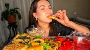 ДОМАШНЯЯ КУХНЯ | МУКБАНГ | курочка под сырной шапочкой, пеновани + груша и камамбер 🧀 не ASMR