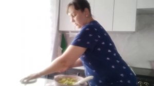 Уютный влог: Распаковка с мамой 🎁 Готовлю вкусный ужин: крылышки и пюре