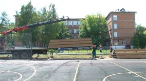 На стадионе школы № 18 в Бийске идут активные работы по подготовке к открытому турниру по стритболу