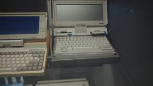 Одни из первых портативных Маков, IBM и Toshiba