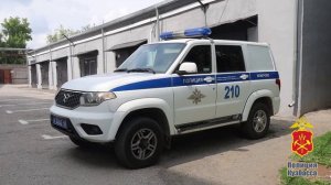 В Кемерове полицейские поблагодарили местного жителя, который задержал грабителя