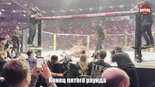 Махачев Vs Гэрри - эмоции после боя и эпичный выход Ислама и Хабиба / ПОДНЯЛ ФЛАГ РОССИИ!
