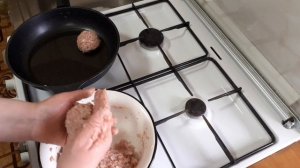Жарю котлеты , купила скумбрию .