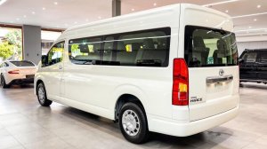 Toyota Hiace 2026 года на 13 пассажиров, самый надежный коммерческий автомобиль. Обзор автомобилей