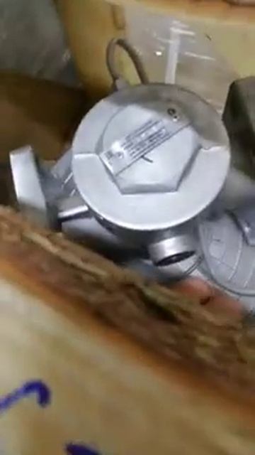 Компания по доставке груза  вырвала импульсные трубки и не закрепила регулятор РДБК1-50 в обрешетке.
