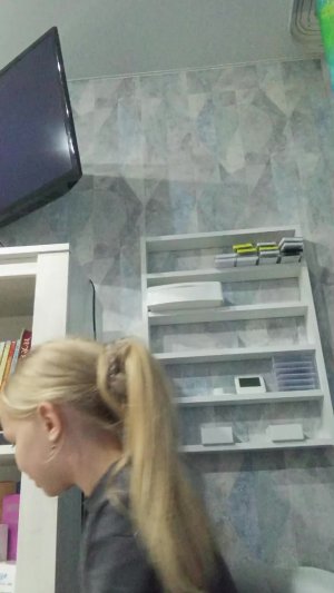 Блэк ЛЭК
вторая часть нюхает мамины духи