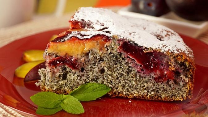 МАКОВЫЙ ПИРОГ СО СЛИВАМИ