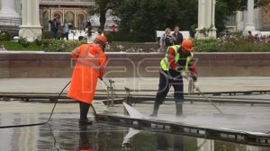 Промывка фонтана «Дружба народов» на ВДНХ в Москве