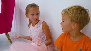 Крис и Майк играют в Майнкрафт в реальной жизни!