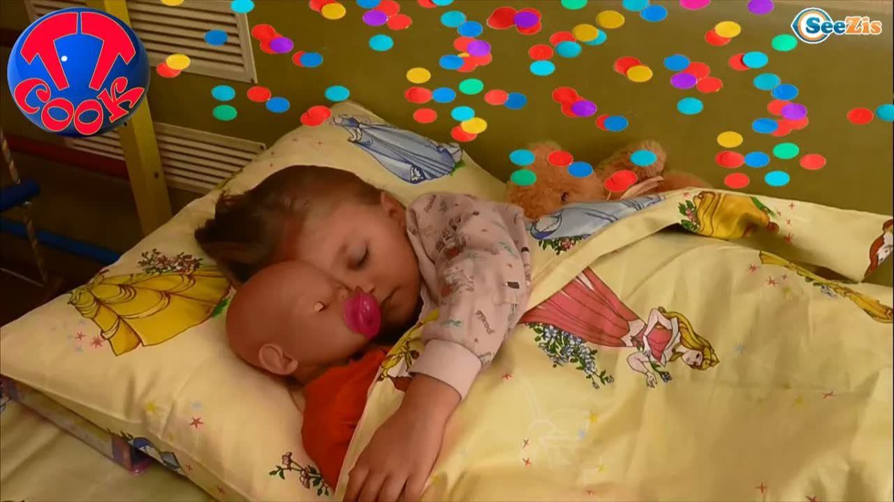 ✔ Кукла Беби Борн. Ярослава ждет подарки на День Святого Николая   Doll Baby Born With Yar