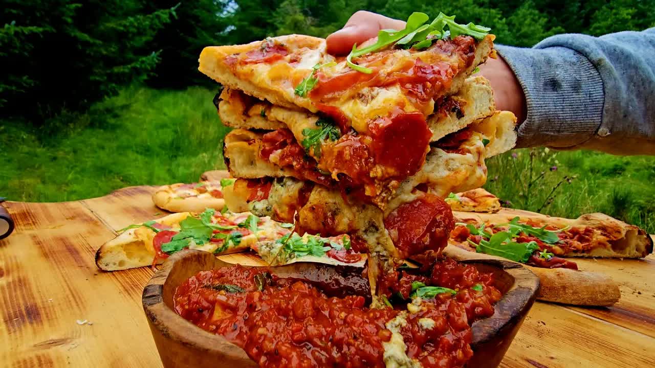 Самая вкусная пицца, которую вы когда-либо пробовали (кемпинг, ASMR, расслабляющие звуки)