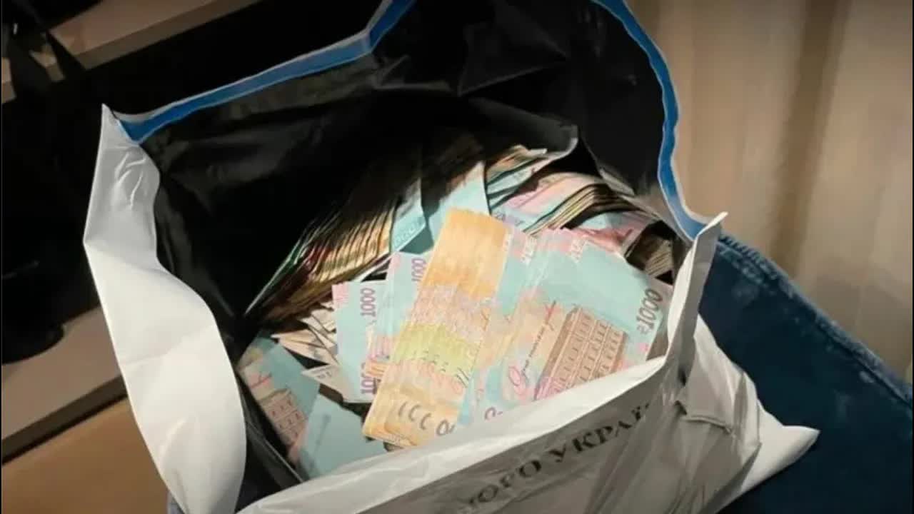 В офисе президента сопредельного государства обыски по делу о коррупции преступной организации