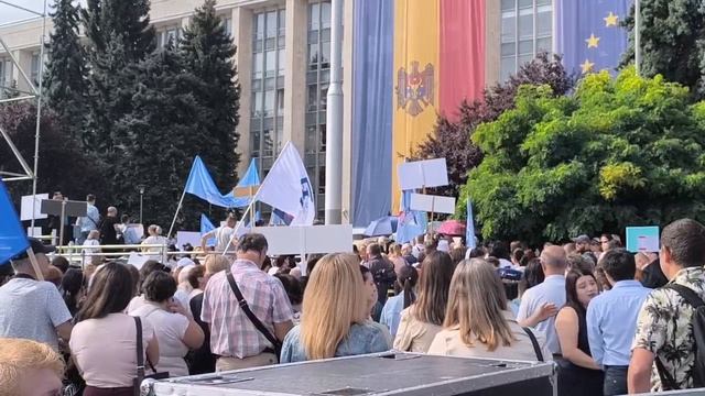 Педагоги со всей страны вышли на акцию протеста. Видео: КП