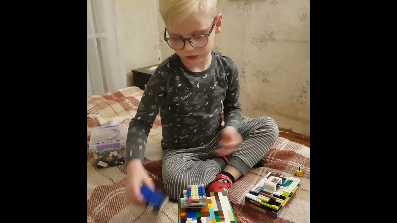 Ноутбук из конструктора Lego