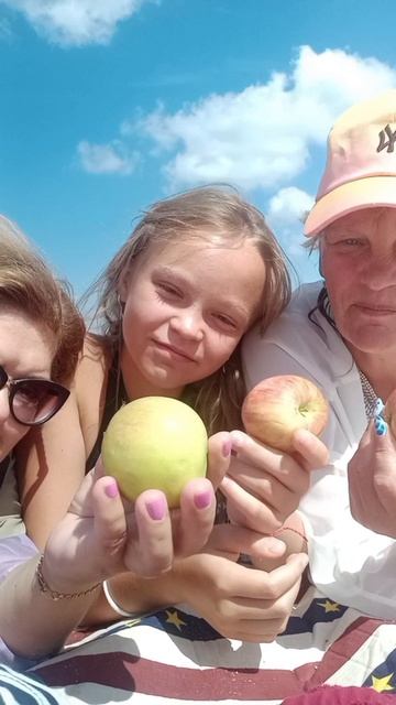 Ейск-19 августа поздравляем всех с Яблочным спасом