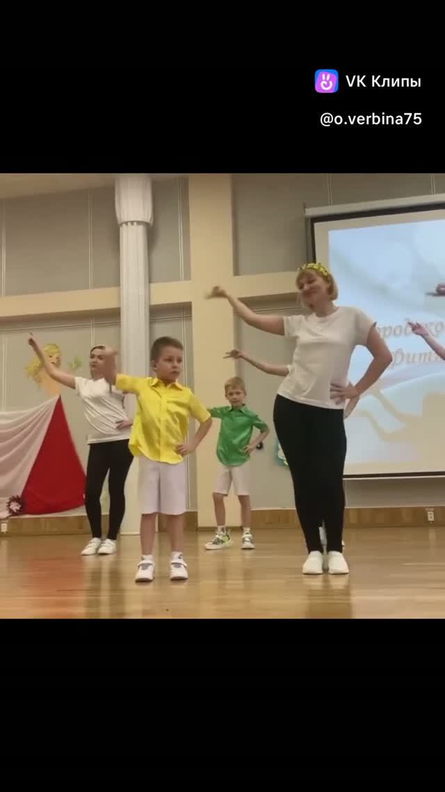 Малыш занимается спортивной аэробикой. где-то в Чувашии # дети # спорт # фитнес # танцы#
