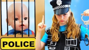 Полина показывает правила поведения