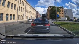 Обиженный омодовод ущемился, что его не пропустили 🤷♂️

Почему так?
