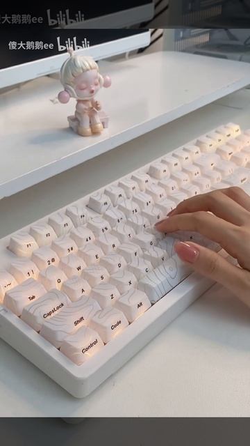 Исходная цена этой клавиатуры 13 000₽, но сейчас она всего 6 359₽.