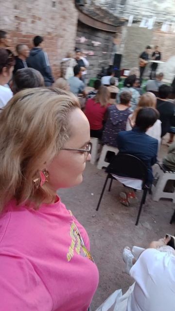 Активный день продолжается. Приехали поддержать группу 