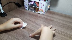 Тутор на бумажный пакетик с открывашкой-молнией.