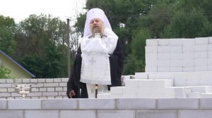 Обращение к жителям села Большая Приваловка митрополита Леонтия после освящения закладного камня