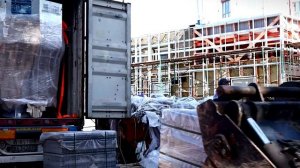 В Городском саду Твери началась установка новых аттракционов