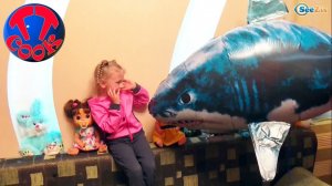 ✔ Летающая акула в комнате у Ярославы   Air Swimmers Remote Flying Fish shark   Video for