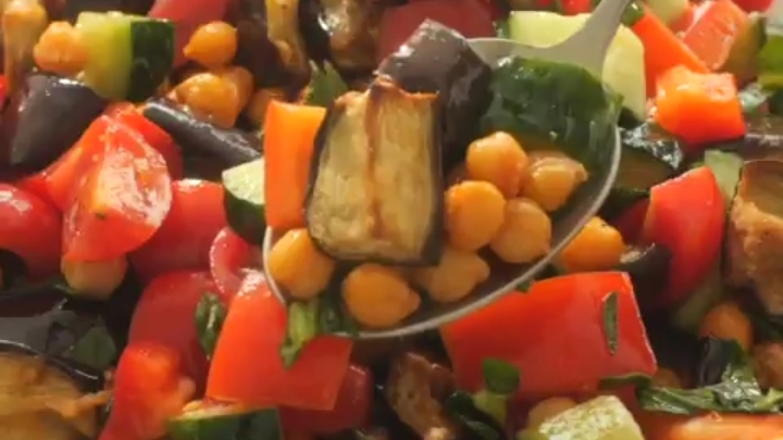 САЛАТ с запечёнными баклажанами и нутом...🥗🍆😋