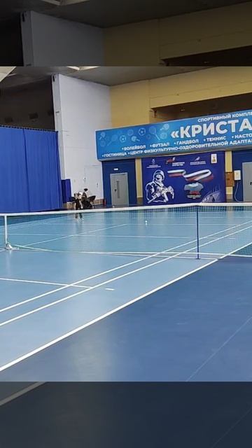 разминка на соревнования по теннису.