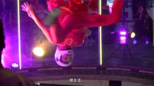 ЛЕТУЧИЙ КОРАБЛЬ С ПЕРЕВОДОМ НА КИТАЙСКИЙ КОСМИЧЕСКИЙ ТЕАТР КСЕНИИ САФИ