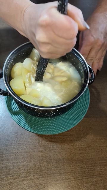 ВОТ ЧТО Я ДОБАВЛЯЮ В КАРТОФЕЛЬНОЕ ПЮРЕ КОГДА ДОМА НЕТ НИ ЯИЦ, НИ МОЛОКА, А ПОЛУЧАЕТСЯ ОЧЕНЬ ВКУСНО😋