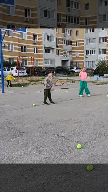 🎾играем всем двором в теннис.