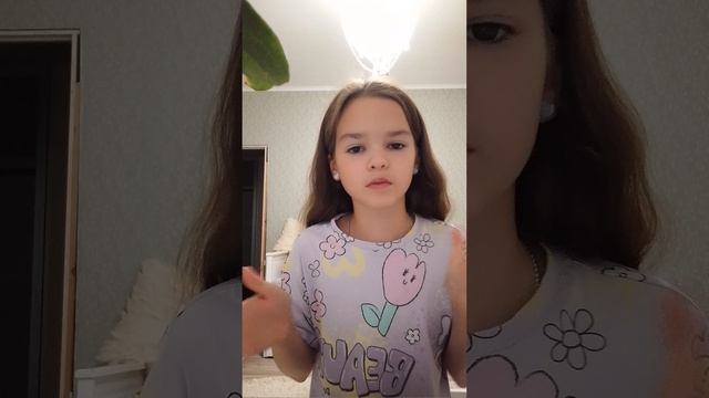 Обзор что у меня появилось новенького + делаю обзор Лизиного пенала 💋💋💋