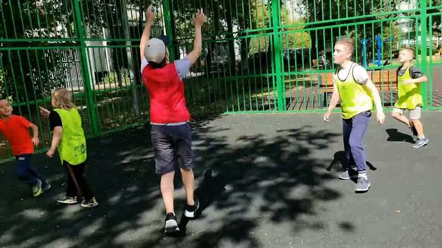 Первая игра колиБрят, занимающихся баскетболом первый месяц