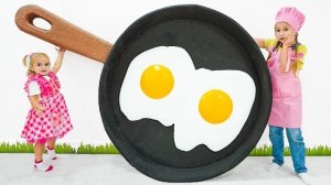 Алиса учится готовить завтрак - веселые истории для детей