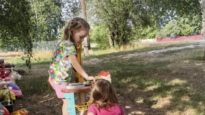 Евуля играет в магазин