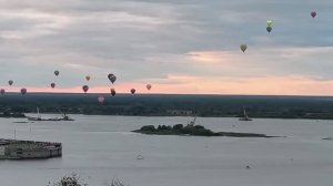 Воздушные шары над Волгой. Вид с набережной Федоровского // 16.08.2026