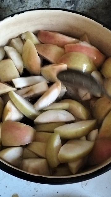 Компот из садовых яблок